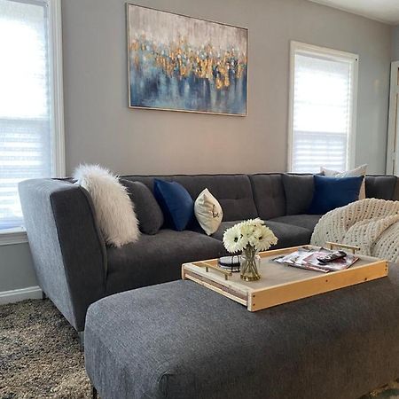 Cozy, Upstairs Apartment Pets Welcome With Fee Family Friendly Close To Everything Кливланд Екстериор снимка